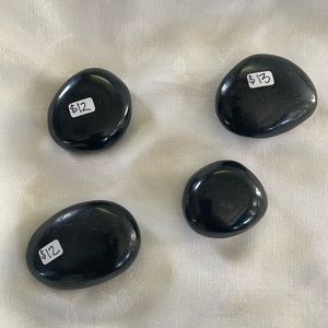 Crystals. Labrodite, tigers eye, aquamarine, amethyst, obsidian, rose quartz, et